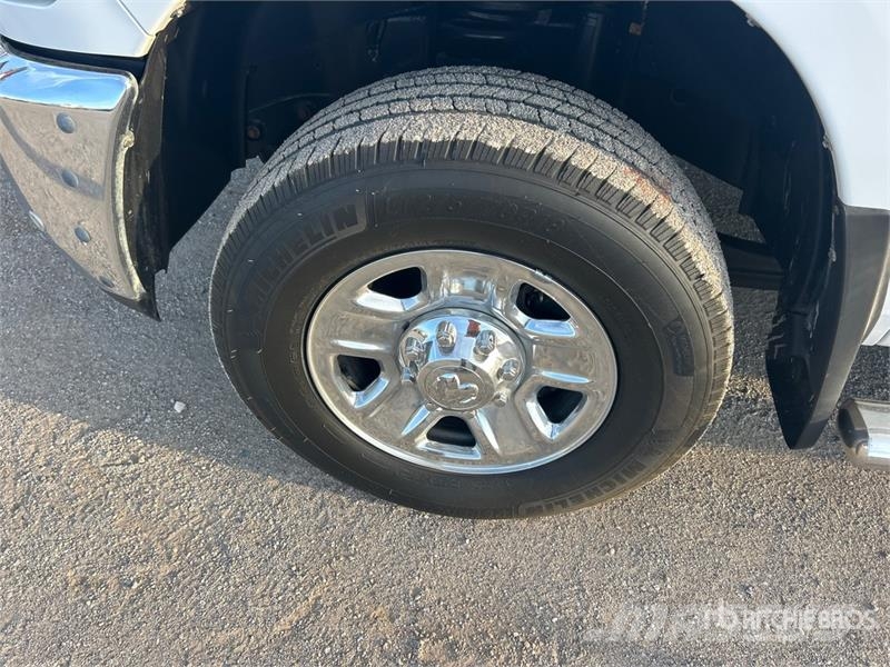 RAM 2500 4x4 Crew Cab Versatile Hauler Truck Tegljači
