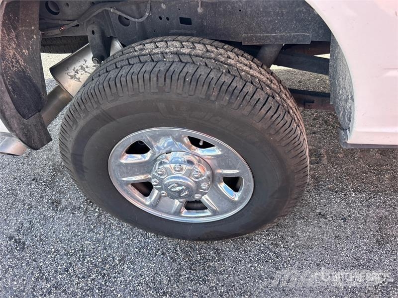 RAM 2500 4x4 Crew Cab Pickup (Inoperable) Kita