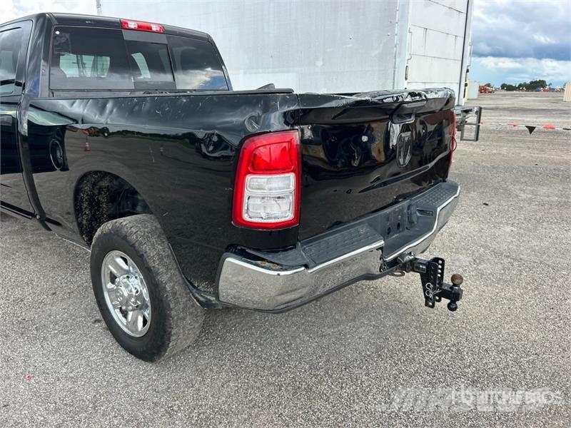 RAM 2500 4x4 Crew Cab Pickup Další