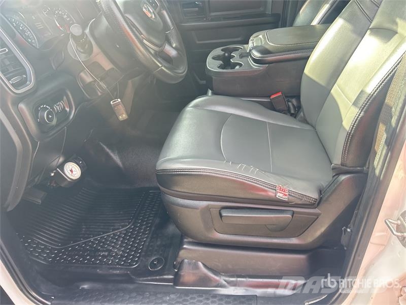 RAM 2500 4x4 Crew Cab Pickup Drugi