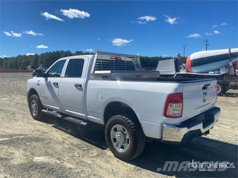 RAM 2500 4x4 Crew Cab Pickup Drugi