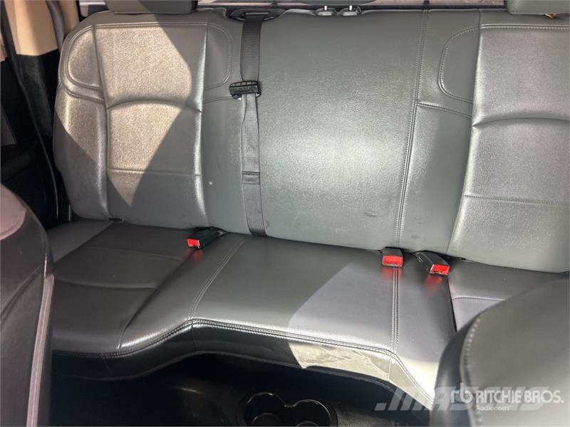 RAM 2500 4x4 Crew Cab Pickup Drugi