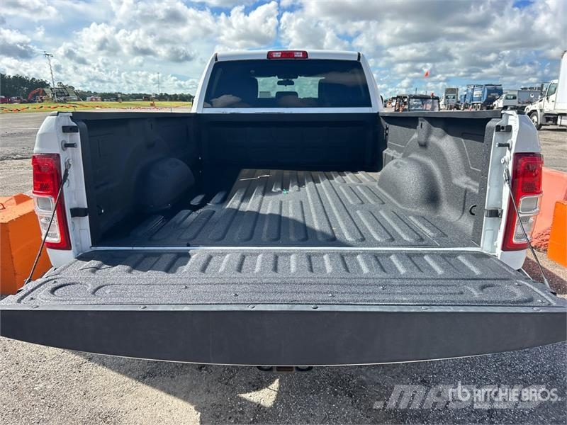 RAM 2500 4x4 Crew Cab Pickup (Inoperable) Kita