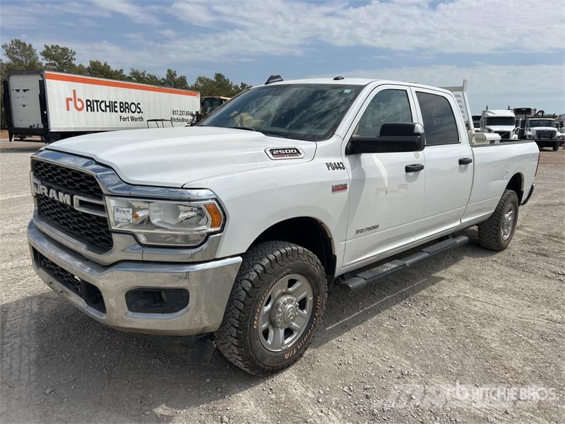 RAM 2500 4x4 Crew Cab Pickup Anders