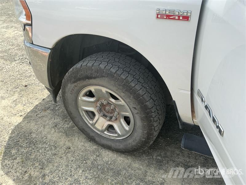RAM 2500 4x4 Crew Cab Pickup (Inoperable) Прочие фургоны