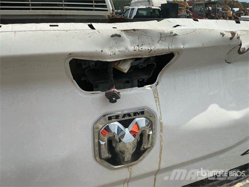 RAM 2500 4x4 Crew Cab Pickup (Inoperable) Прочие фургоны