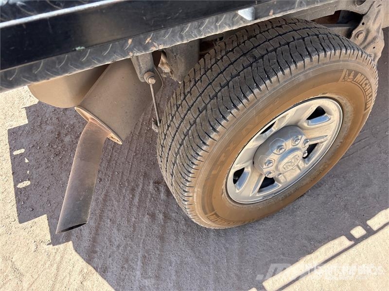 RAM 2500 4x4 Crew Cab Flatbed Truck Planbiler