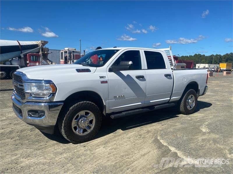 RAM 2500 4x4 Crew Cab Pickup Drugi