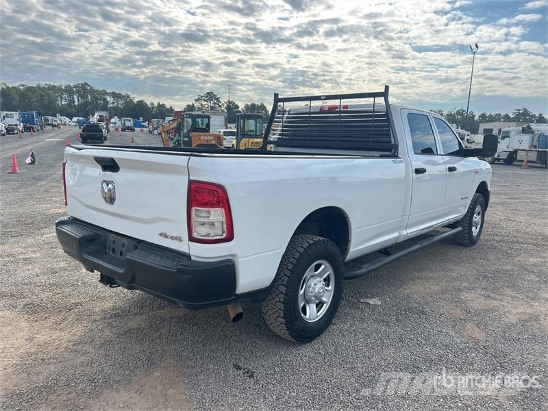 RAM 2500 4x4 Crew Cab Pickup Drugi