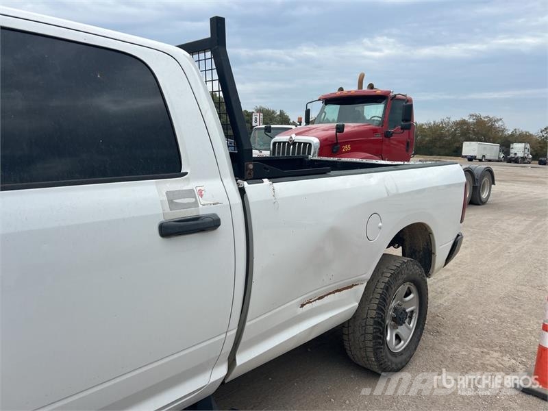 RAM 2500 4x4 Crew Cab Pickup Andere Transporter