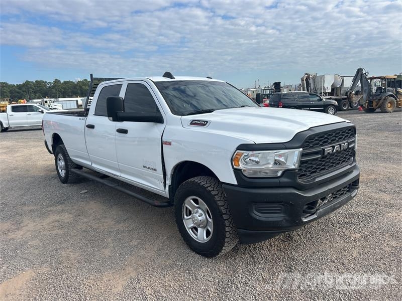 RAM 2500 4x4 Crew Cab Pickup Drugi