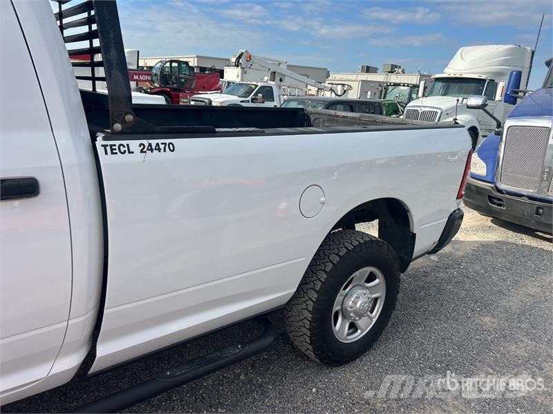 RAM 2500 4x4 Crew Cab Pickup Drugi