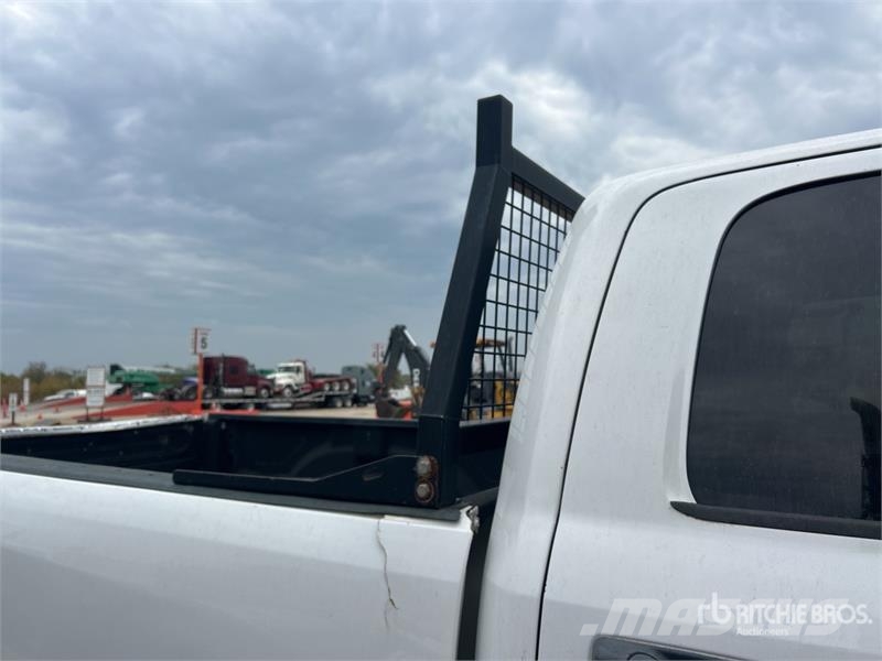 RAM 2500 4x4 Crew Cab Pickup Andere Transporter