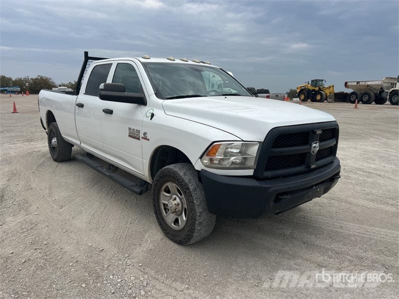 RAM 2500 4x4 Crew Cab Pickup Andere Transporter