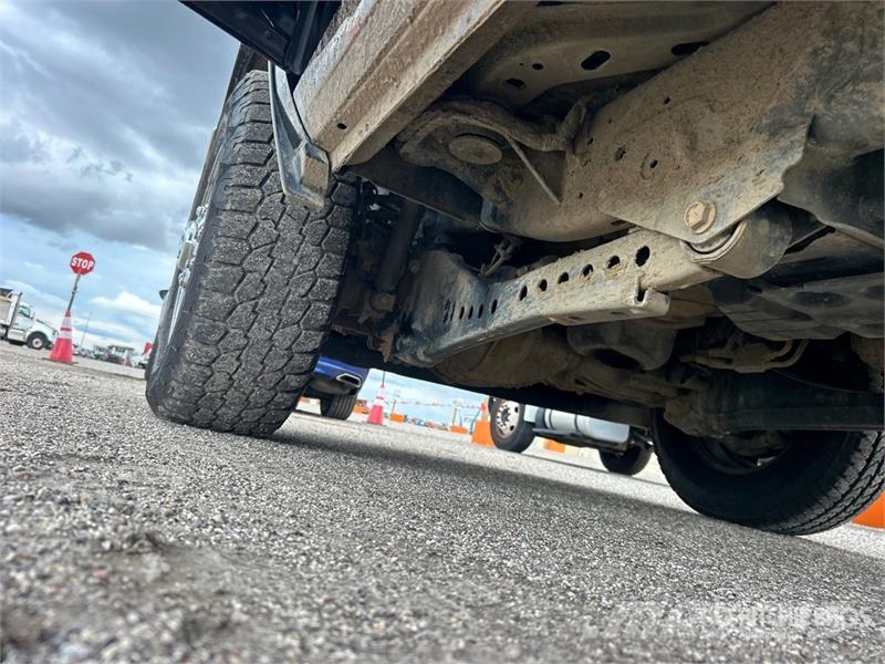 RAM 2500 4x4 Crew Cab Pickup Další