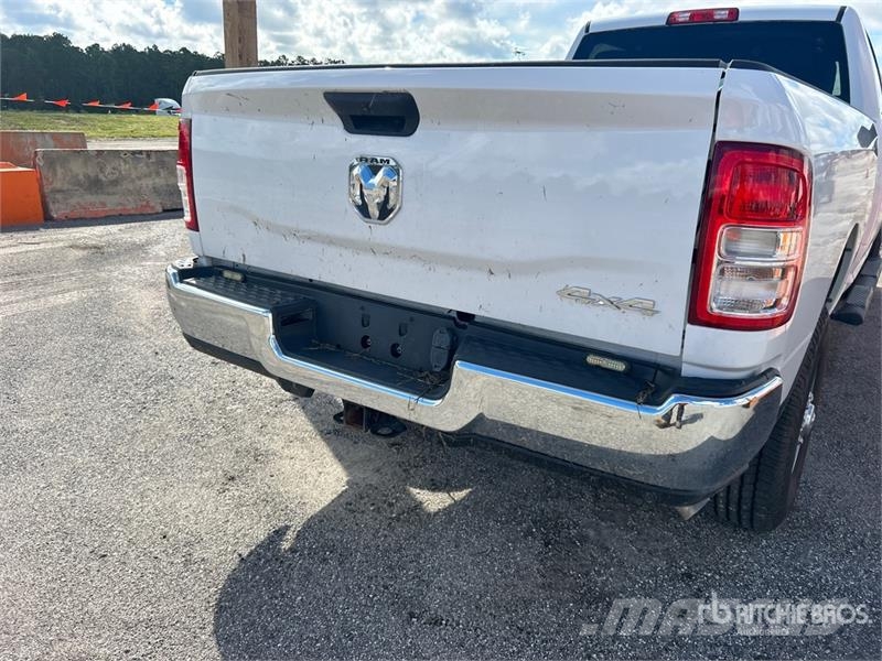 RAM 2500 4x4 Crew Cab Pickup (Inoperable) Kita