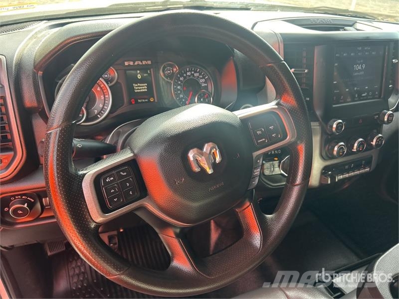 RAM 2500 4x4 Crew Cab Pickup Drugi