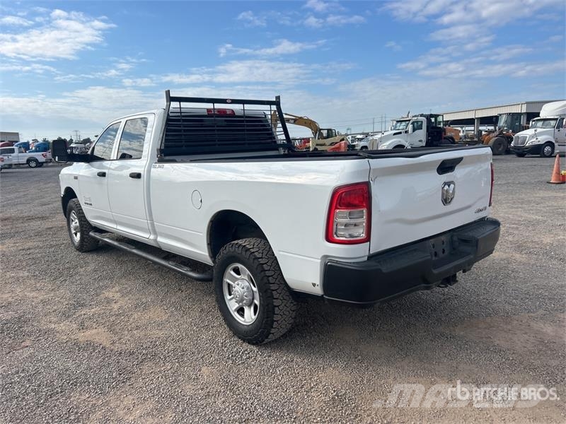 RAM 2500 4x4 Crew Cab Pickup Drugi