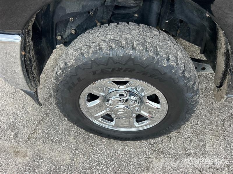 RAM 2500 4x4 Crew Cab Pickup Další