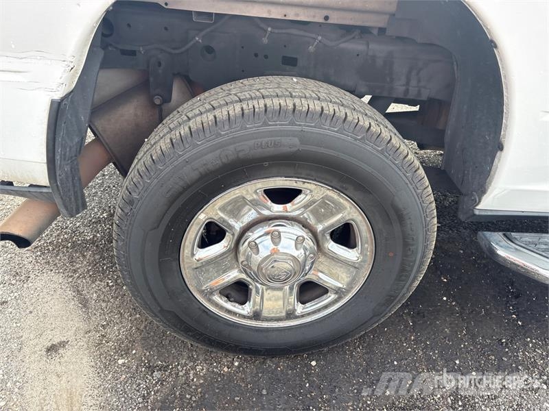 RAM 2500 4x4 Crew Cab Pickup Ostalo