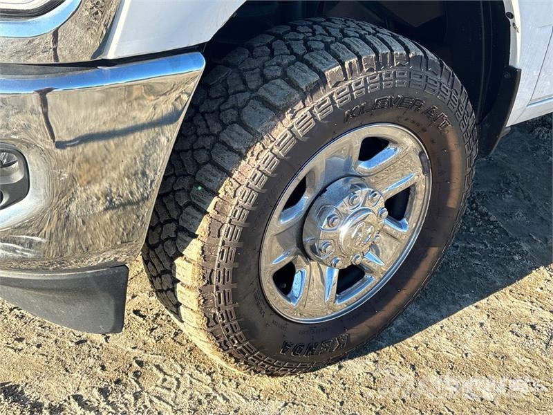 RAM 2500 4x4 Crew Cab Pickup Ostalo