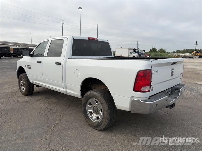 RAM 2500 4x4 Crew Cab Pickup Andere Transporter