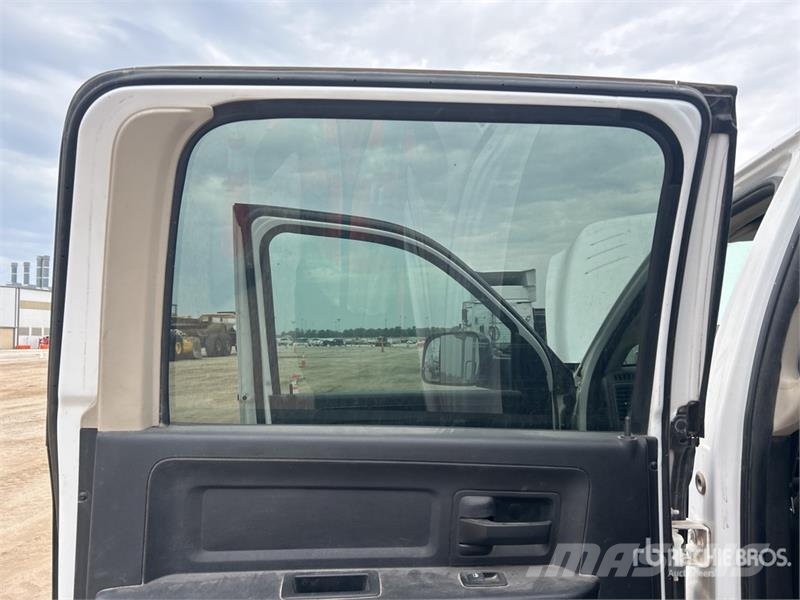 RAM 2500 4x4 Crew Cab Pickup Andere Transporter