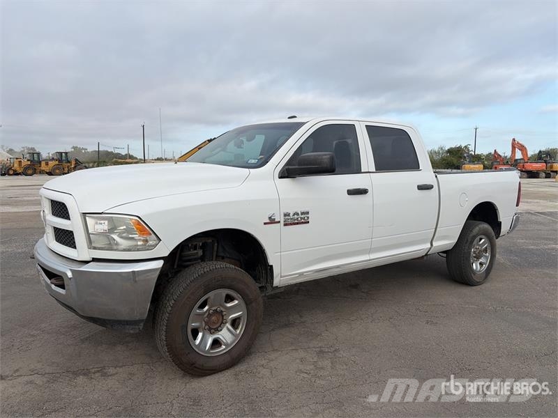RAM 2500 4x4 Crew Cab Pickup Andere Transporter