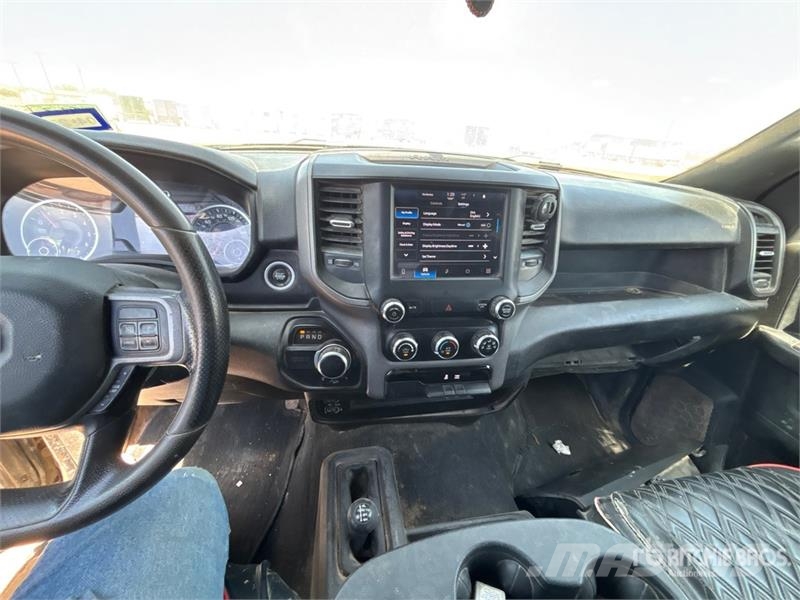 RAM 2500 4x4 Crew Cab Flatbed Truck Planbiler