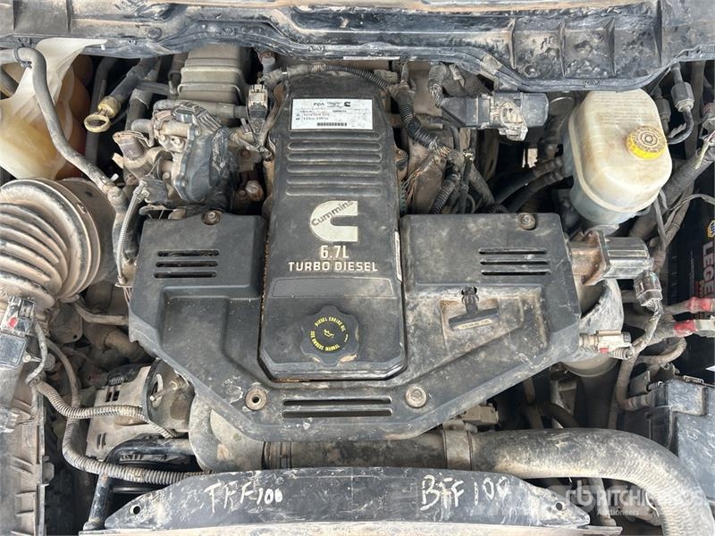 RAM 2500 4x4 Crew Cab Pickup Andere Transporter