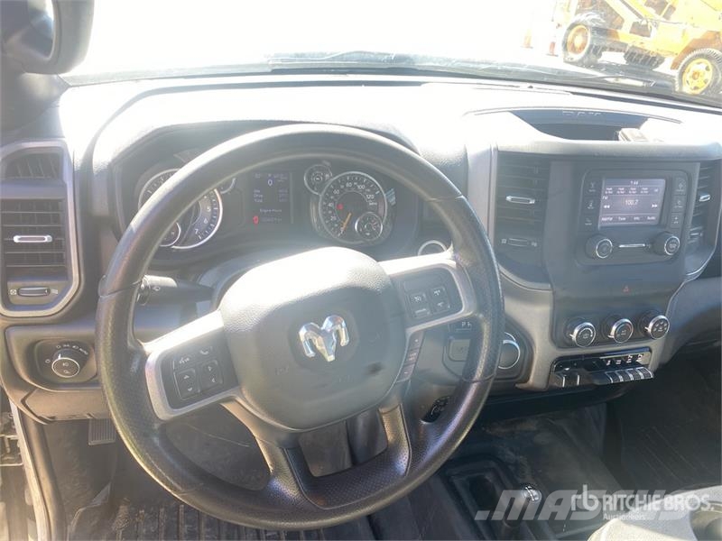 RAM 2500 4x4 Crew Cab Pickup Drugi