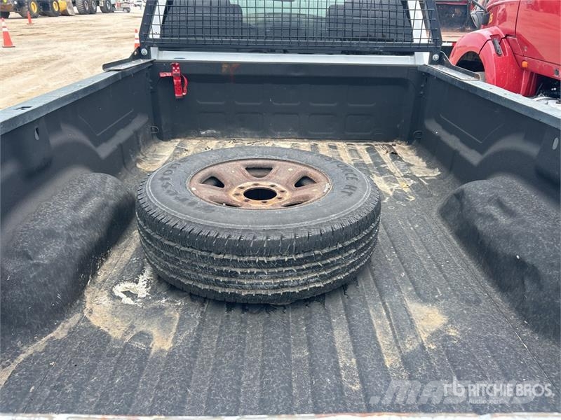 RAM 2500 4x4 Crew Cab Pickup Andere Transporter