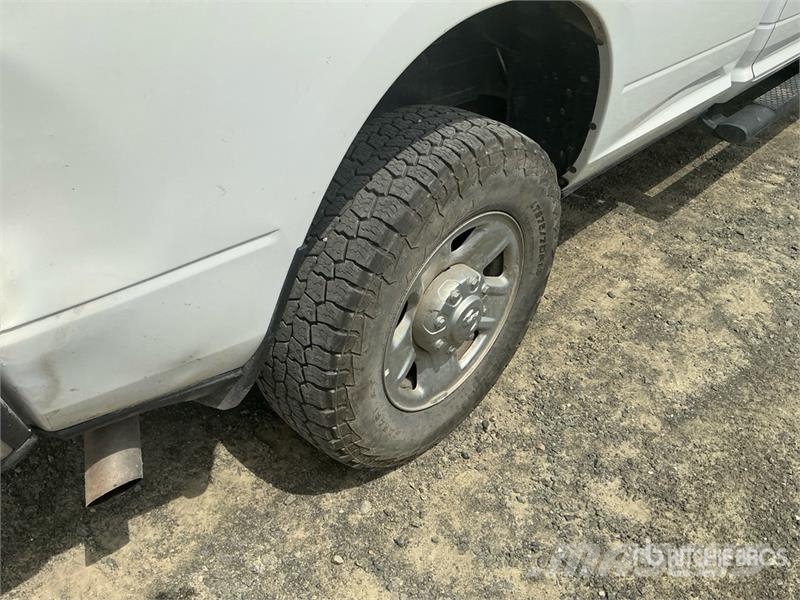 RAM 2500 4x4 Crew Cab Pickup (Inoperable) Прочие фургоны