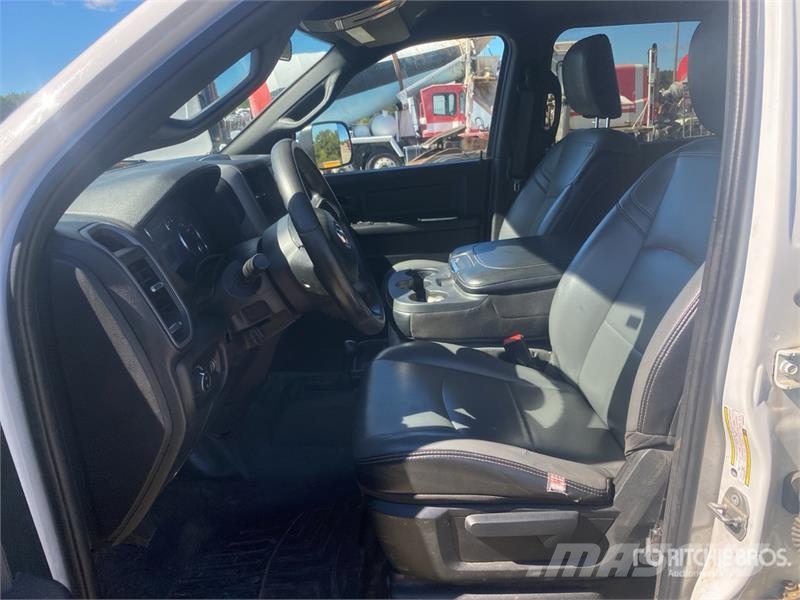 RAM 2500 4x4 Crew Cab Pickup Drugi