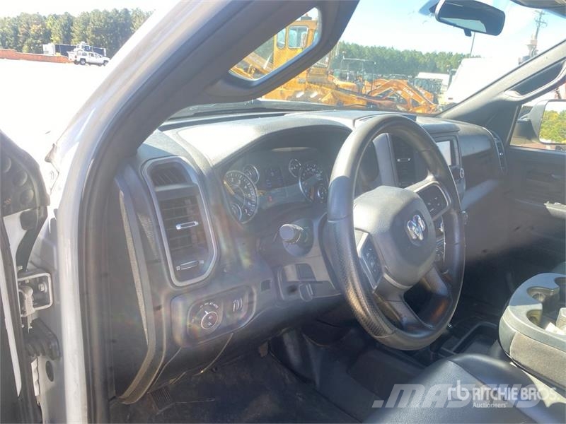 RAM 2500 4x4 Crew Cab Pickup Drugi