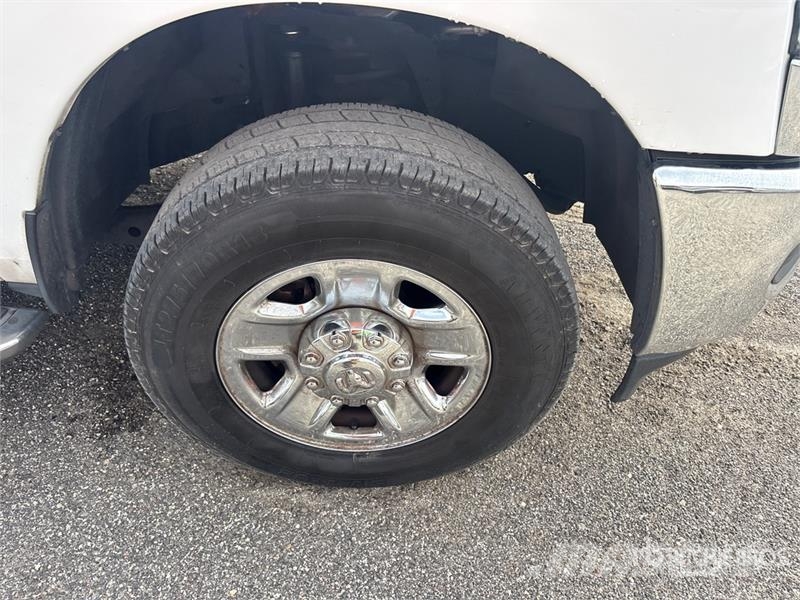 RAM 2500 4x4 Crew Cab Pickup Ostalo