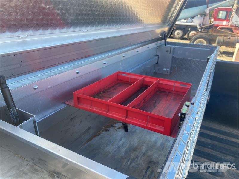 RAM 2500 4x4 Crew Cab Pickup Drugi