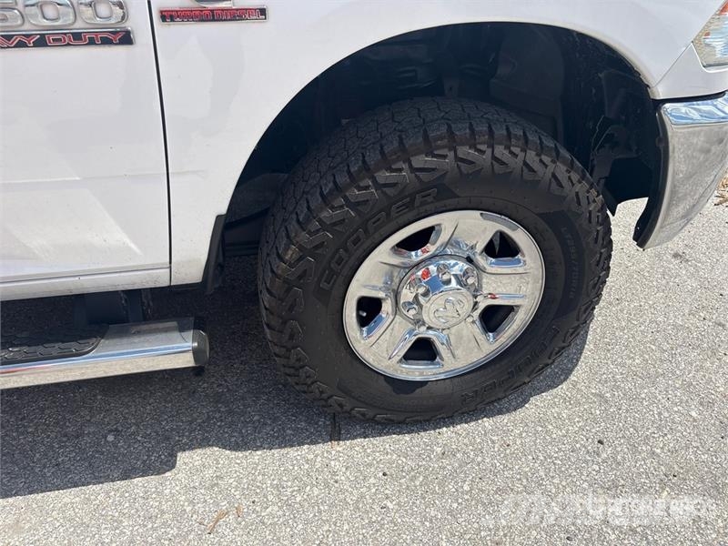 RAM 2500 4x4 Crew Cab Pickup Diger