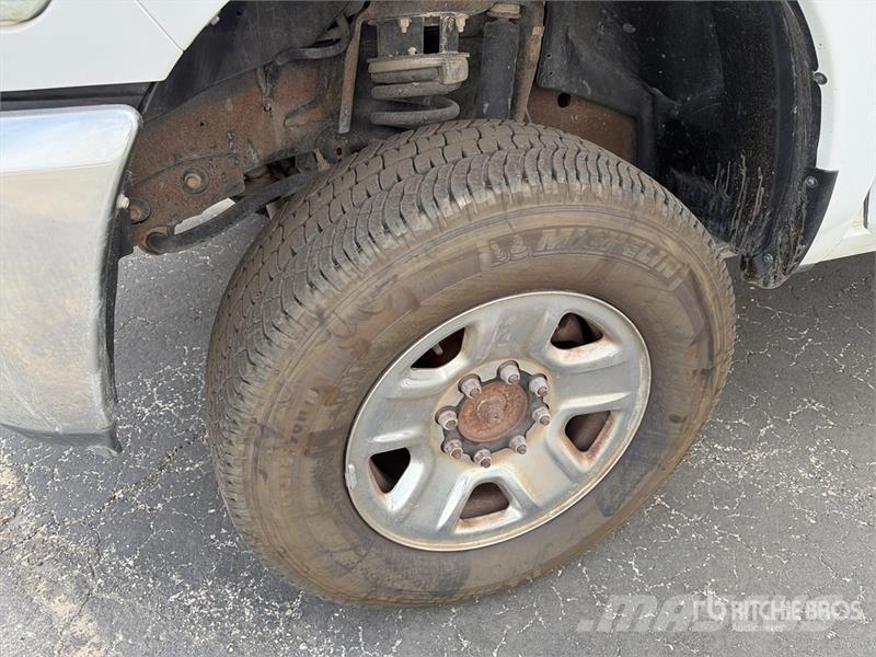 RAM 2500 4x4 Crew Cab Pickup Andere Transporter