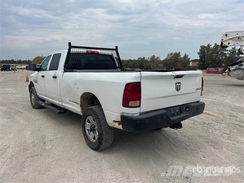 RAM 2500 4x4 Crew Cab Pickup Andere Transporter