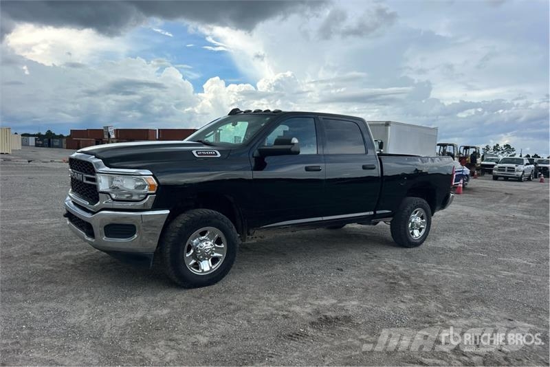 RAM 2500 4x4 Crew Cab Pickup Další