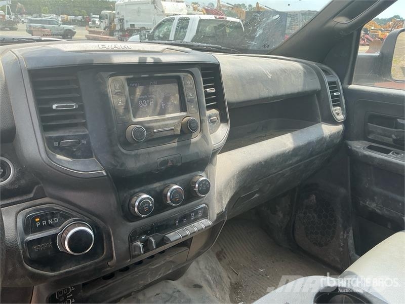 RAM 2500 4x4 Crew Cab Pickup (Inoperable) Прочие фургоны