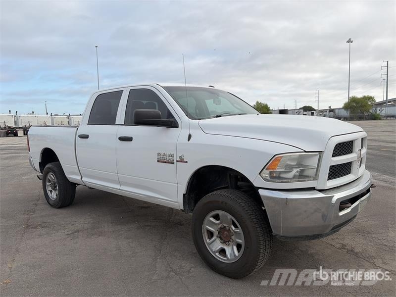 RAM 2500 4x4 Crew Cab Pickup Andere Transporter