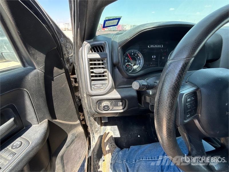 RAM 2500 4x4 Crew Cab Flatbed Truck Planbiler