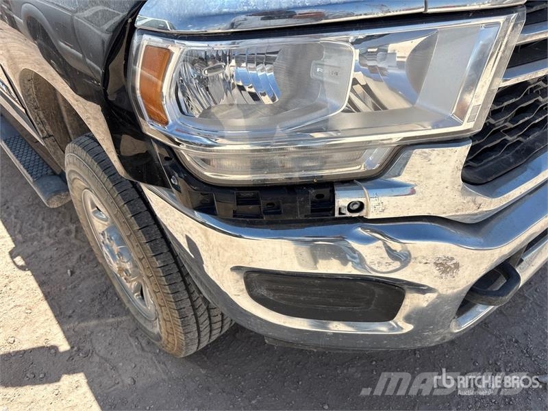RAM 2500 4x4 Crew Cab Flatbed Truck Planbiler