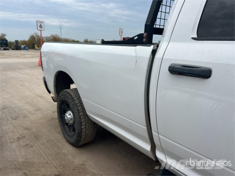 RAM 2500 4x4 Crew Cab Pickup Andere Transporter