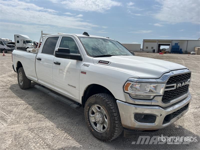 RAM 2500 4x4 Crew Cab Pickup Anders