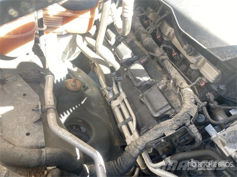 RAM 2500 4x4 Crew Cab Pickup Drugi