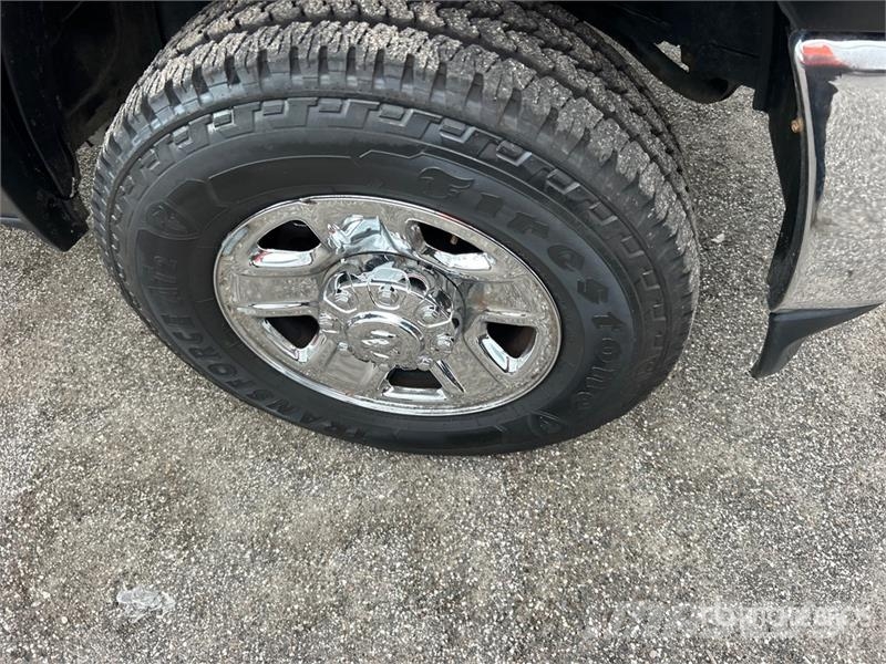 RAM 2500 4x4 Crew Cab Pickup Další