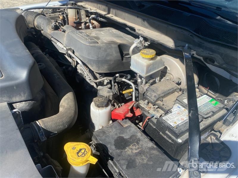 RAM 2500 4x4 Crew Cab Pickup Drugi